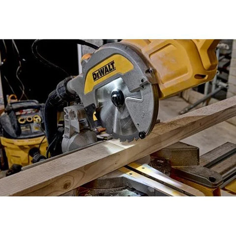 Kapp/gjæringssag DWS777 DeWalt 1800W Ø216mm (623878)